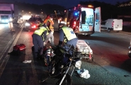 Colisão entre duas motos deixa três feridos na BR-470, em Blumenau