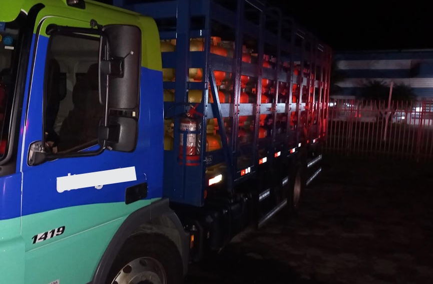 Duas pessoas so atropeladas por caminho na Rodovia Ivo Silveira, entre Brusque e So Joo Batista