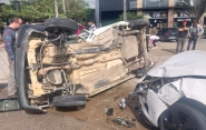 Colisão seguida de capotamento deixa homem ferido na Jorge Lacerda, em Gaspar