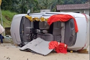 Carro colide contra poste e jovem fica ferido no Alto Ba�, em Ilhota