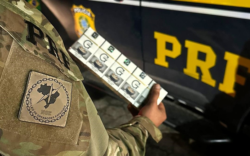 250 mil maços de cigarros vindos do Paraguai são encontrados escondidos em carreta na BR-101