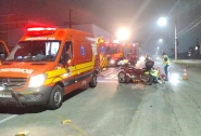 Jovem é hospitalizado após colisão entre carro e moto em Gaspar