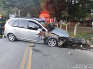 Carro colide contra muro no Gaspar Alto; motorista não foi localizado