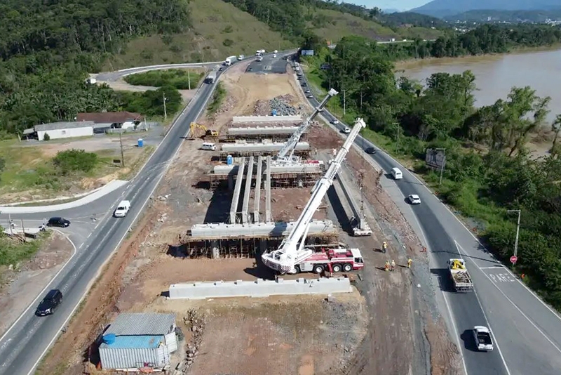 Detonao de rochas interdita BR-470 temporariamente em Gaspar nesta tera