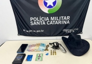 Trio que bebia em bar é detido com arma e cocaína no Santa Terezinha, em Gaspar
