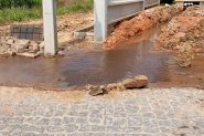 Rompimento na rede de abastecimento deixa ruas do Sete de Setembro sem �gua