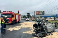 Mulher morre em grave acidente entre caminhão e carros na Ivo Silveira, em Gaspar