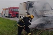 Furgão pega fogo na BR-470 e novo caminhão de combate a incêndio de Ilhota atende primeira ocorrência