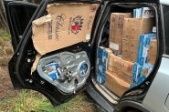Motoristas abandonam 50 mil ma�os de cigarros contrabandeados em cidade de SC