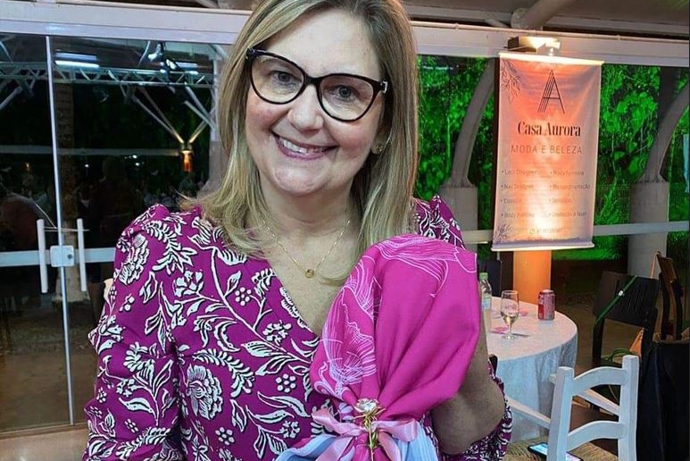 Outubro rosa: gasparense Ivete Hammes  exemplo de resilincia e coragem 