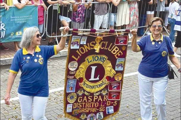 Lions de Gaspar comemora 63 anos com inaugura��o de sala para equipamentos ortop�dicos