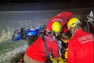 Jovem � encaminhado ao hospital ap�s queda de moto em Ilhota