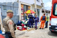 Pintor encosta em rede elétrica de alta tensão, cai de seis metros e morre no Figueira, em Gaspar
