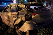 Carro fica destruído após capotamento na Jorge Lacerda, em Ilhota