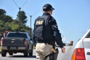 PRF intensifica fiscalização do uso do cinto de segurança durante feriado prolongado