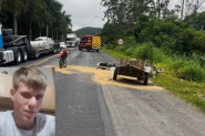 Carretinha se solta de carro, atinge moto e mata jovem na BR-470, em Api�na