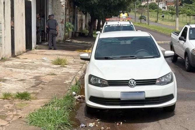 Cadáver em estado avançado de decomposição é encontrado em SP dentro de carro de SC