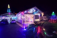 Casa no Belchior Alto chama aten��o com decora��o natalina encantadora
