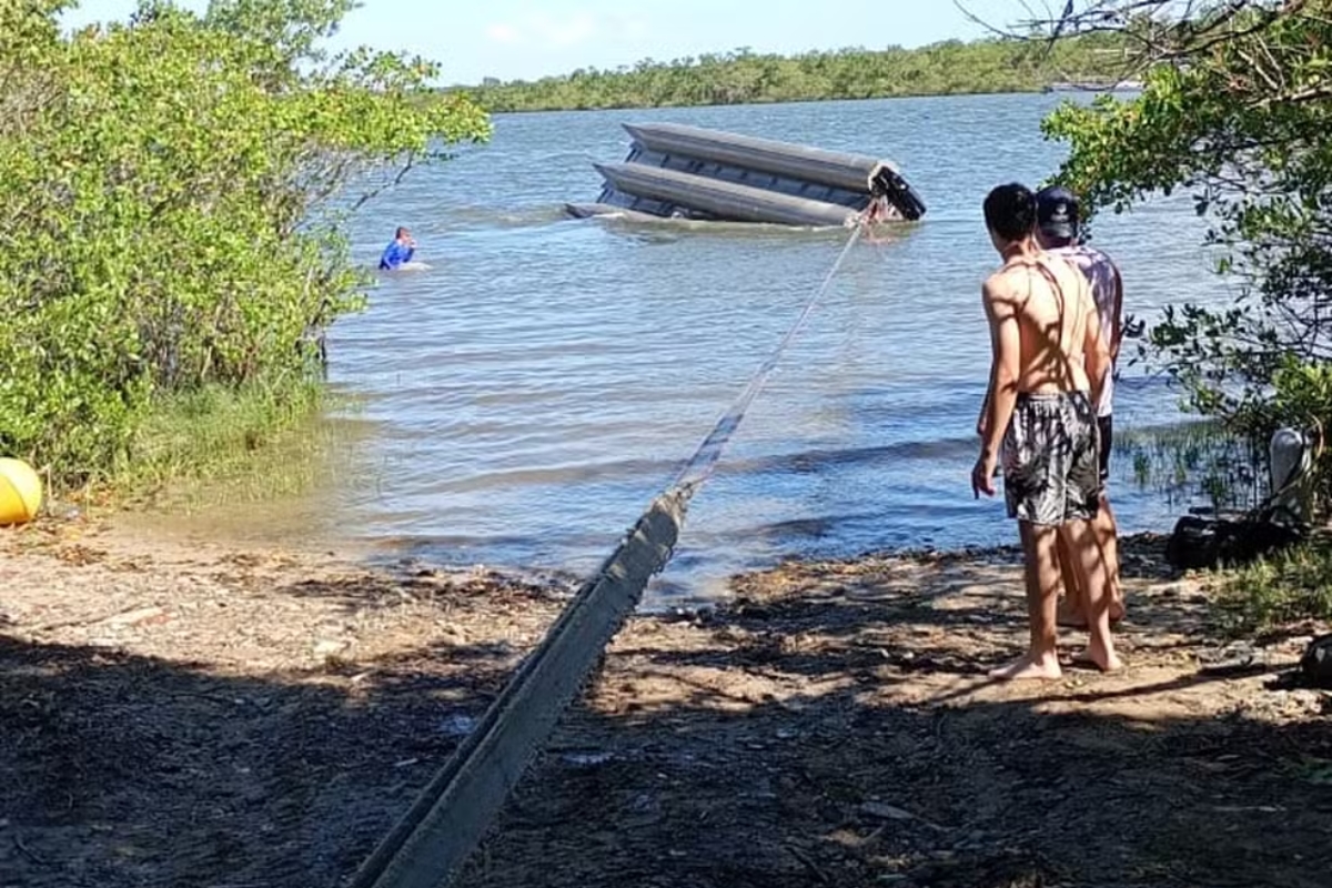 Beb de oito meses morre afogada aps catamar virar em So Francisco do Sul
