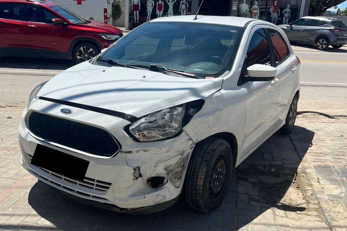Acidente entre dois carros é registrado no Centro de Ilhota