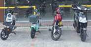 Motos e patinetes eltricas so furtados de loja em Blumenau