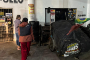 Assistncia Social de Gaspar distribui agasalhos, cobertas e alimentos para moradores de rua