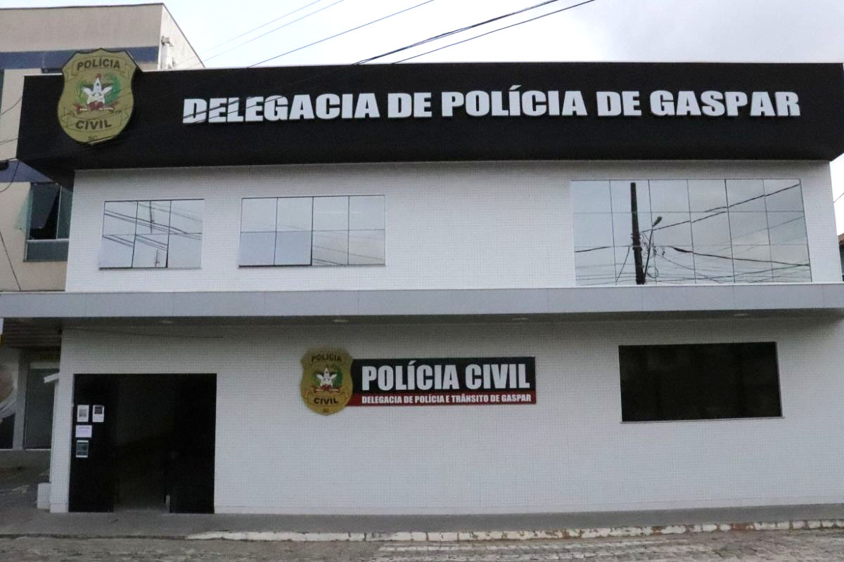 Homem perde salrio em jogos de azar, finge ter sido roubado por medo de contar  esposa e acaba autuado em Gaspar