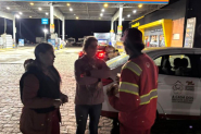 Assistncia Social de Gaspar realiza abordagens e distribui agasalhos, cobertas e alimentos