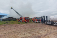 Fbrica de mveis pega fogo no Paraso dos Pneis, em Gaspar