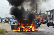 Carro de empresa  destrudo por incndio em Gaspar