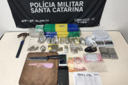 Forte cheiro de maconha leva PM a prender traficante no Barraco, em Gaspar