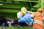 Pane em caminho pode resultar em atraso na coleta de lixo em Gaspar nesta tera