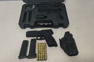 Professor grava vdeo manuseando pistola e envia para crianas em Gaspar
