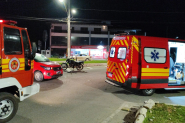Carro e moto colidem no trevo da Parolli, em Gaspar