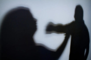 Mulher  agredida com socos enquanto segurava filho no colo em Gaspar