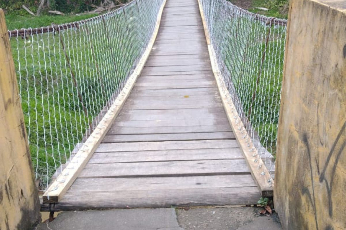 Prefeitura finaliza manuteno em ponte pnsil que liga Gasparinho e Coloninha