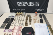Traficante  preso com crack, cocana e maconha em casa em Ilhota