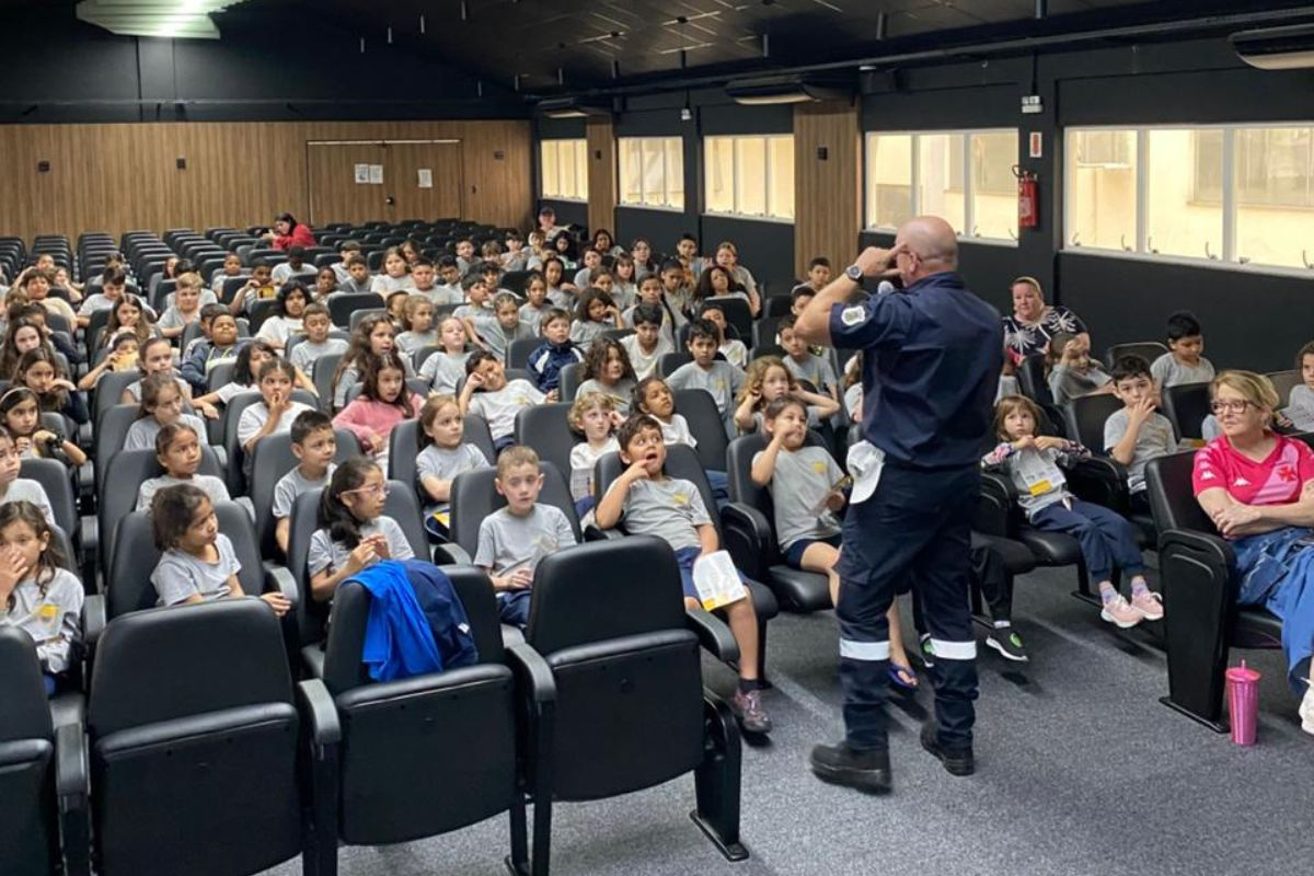 Alunos da Norma Mnica participam de palestra sobre uso correto de ciclomotores e bicicletas eltricas