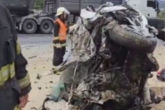 Homem morre e carro fica completamente destrudo em acidente na BR-470, em Indaial
