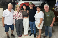 Moradora do Coloninha ganha Fusca relíquia do sorteio da Comunidade Santa Rita de Gaspar