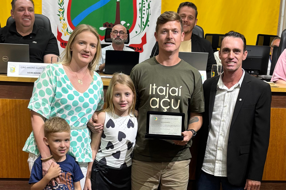Gasparense que salvou mulher que se jogou no rio � homenageado na C�mara de Vereadores