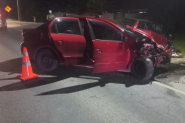 Colis�o frontal entre carros deixa cinco pessoas feridas na Ivo Silveira, em Gaspar