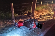 Motociclista fica ferido após colidir em cerca de arame farpado em Ilhota