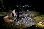 Homem provoca explos�o com botij�o de g�s e incendeia casa com a fam�lia dentro em Blumenau