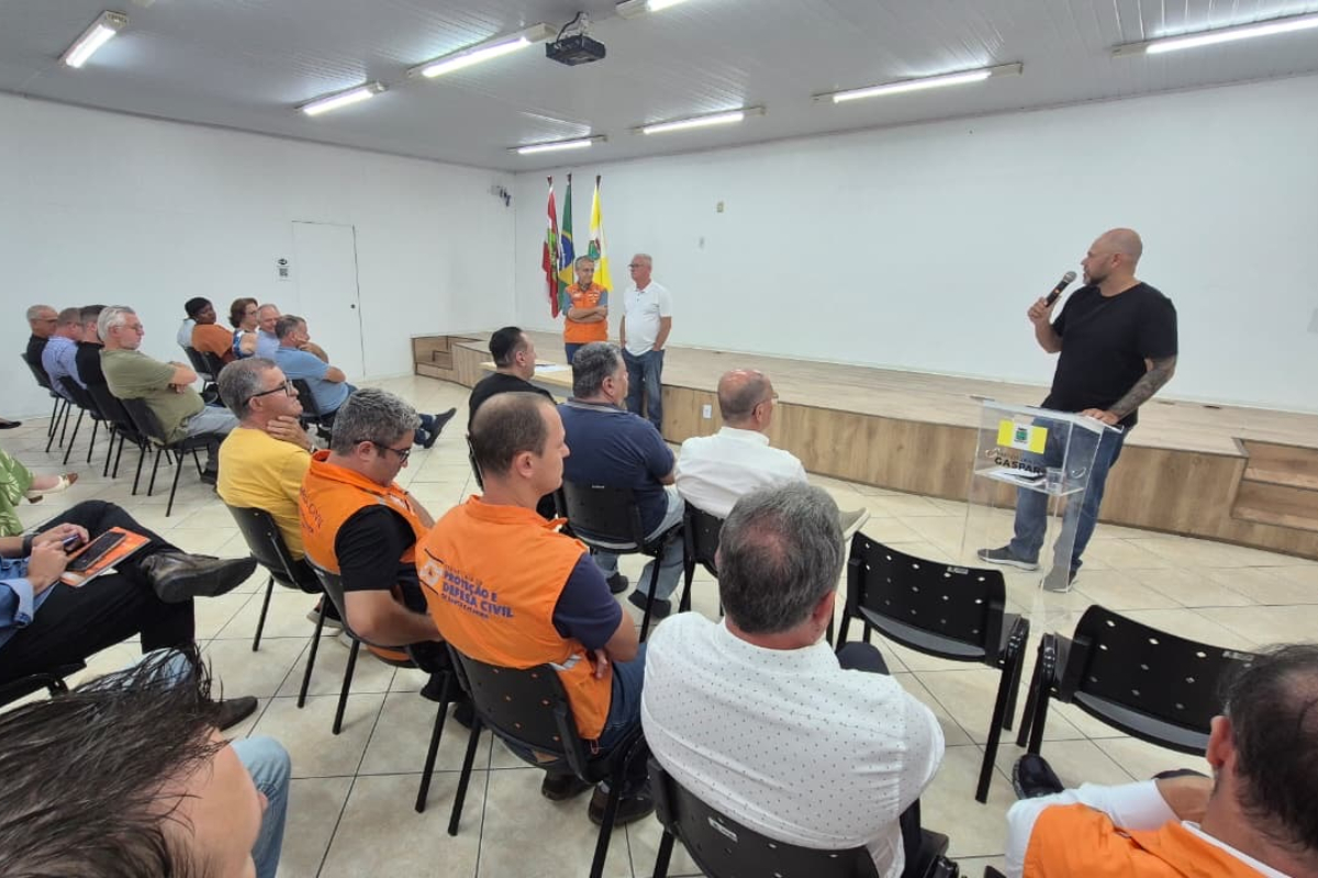 Obra de R$2,4 milh�es vai estabilizar margem do rio no bairro Figueira, em Gaspar