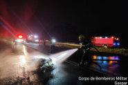 Moto pega fogo após deixar rastro de óleo de 40 metros na BR-470, em Gaspar