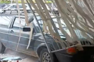 Motorista bate com o carro v�rias vezes contra o pr�prio estabelecimento ap�s briga familiar em Blumenau