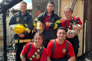 Bombeiros salvam cão que estava dentro de casa que pegou fogo em Ilhota