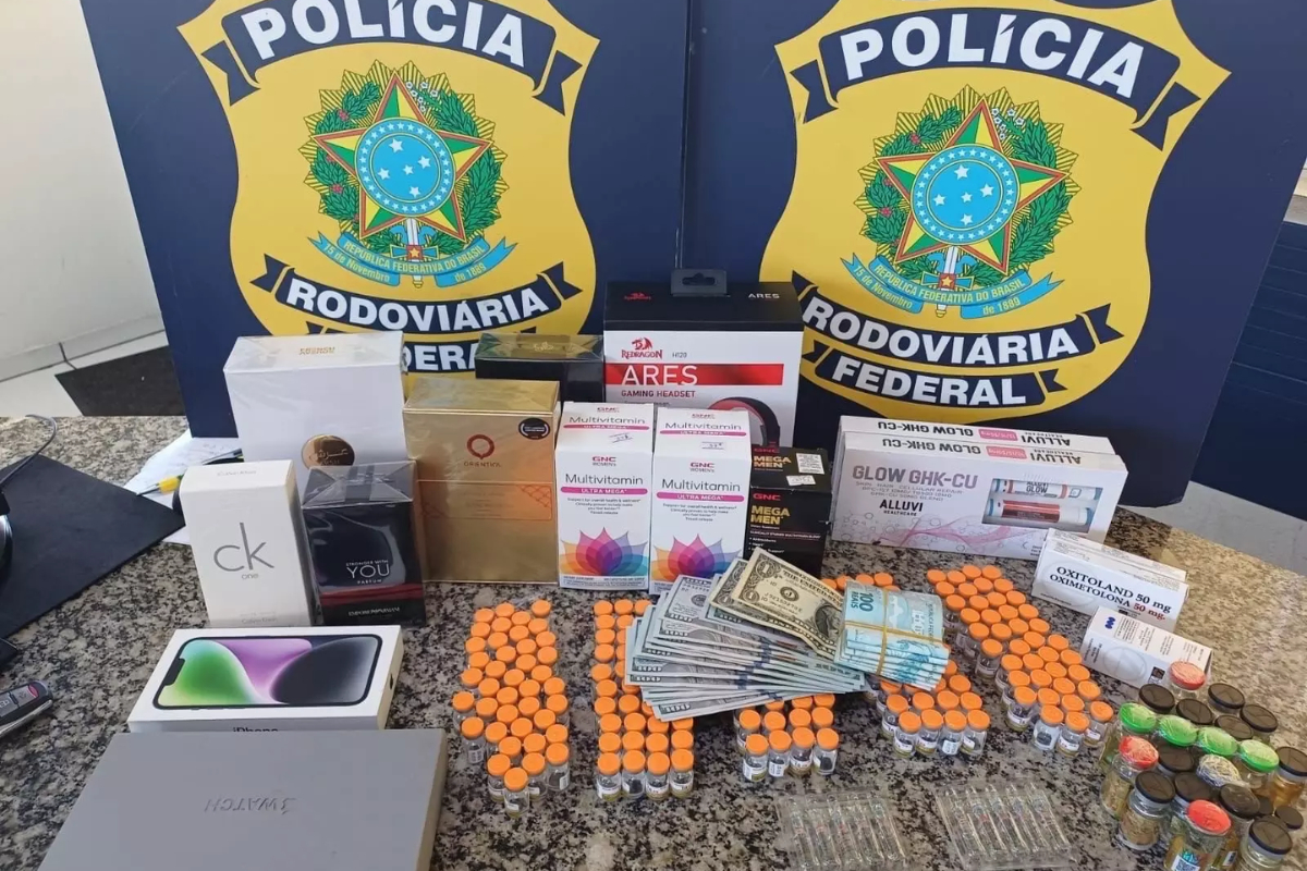 PRF intercepta carga ilegal de anabolizantes e remédios para emagrecer na BR-101, em Joinville