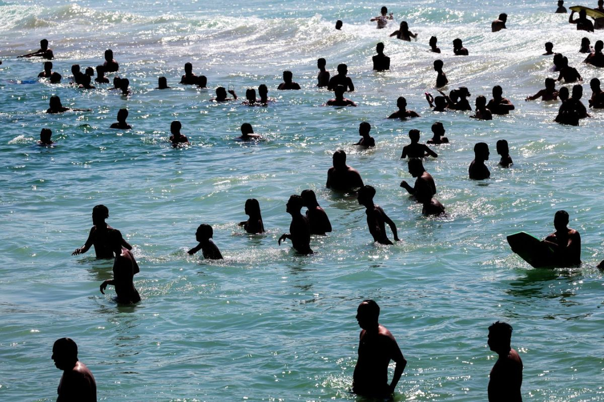 Sol e calor intenso marcam o �ltimo fim de semana de ver�o em Santa Catarina